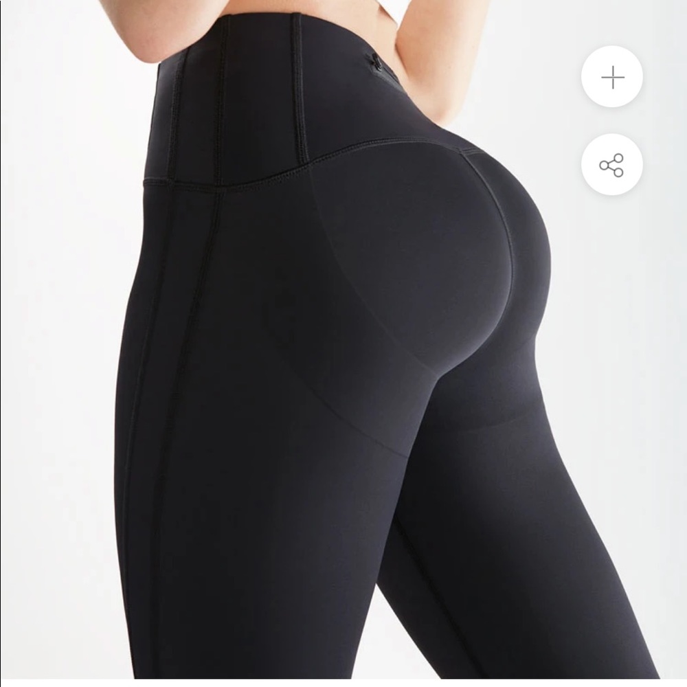 Black athletic leggings